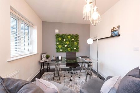 Meadows Drive, Camberley, Surrey, GU15 - Photo 2