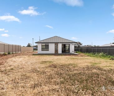 Brand New Luxury Home | Available 24/12/25 - Photo 2