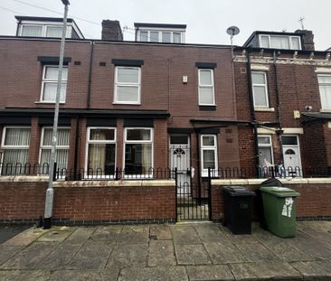 Copperfield View, Leeds - Photo 3