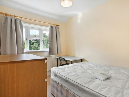 Terraced House to rent on - Photo 4