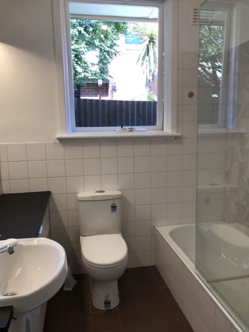 2/4 Highett Place, Fitzroy, VIC 3065 - Photo 2