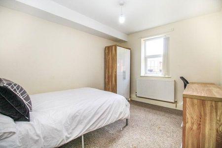 4 bedroom apartment to rent - Photo 5