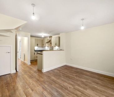 4 bedroom semi-detached house to rent - Photo 4