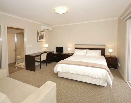 Room 6 (Ensuite) - Photo 3