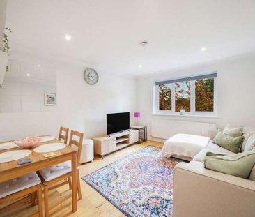 Sunbury Court Mews, Surrey, TW16 - Photo 4