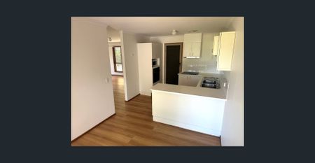 Positioned in a quiet cul de sac - Photo 5