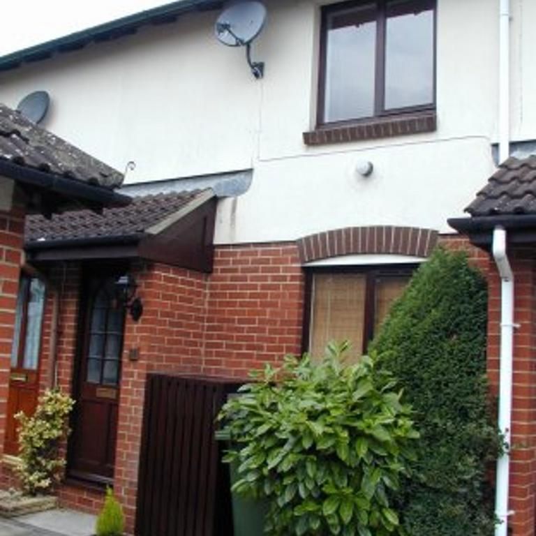 2 bedroom terraced house to rent - Photo 1
