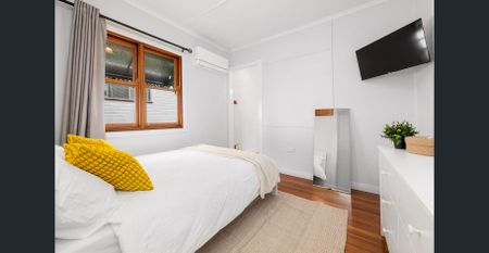 🏡 Private Rooms in rooming house / Last Room for Rent / $400 per week / Furnished / All utilities Included - Photo 2