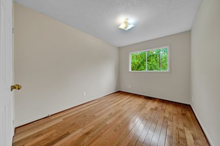 For Lease - 138 45th Street, Wasaga Beach, Ontario - Photo 5