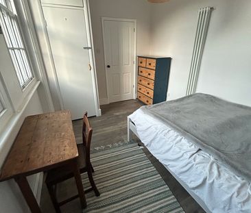 Room in a Shared Flat, St. Johns House, SE8 - Photo 1