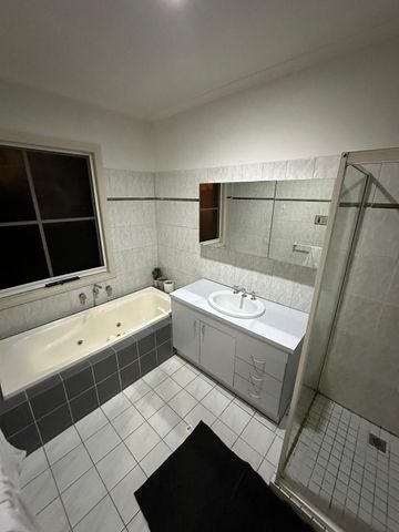 St Kilda East - Photo 4