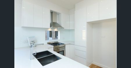 Three Bedroom Townhouse - Photo 4