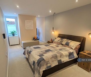 1 bedroom in a flat share to rent - Photo 4