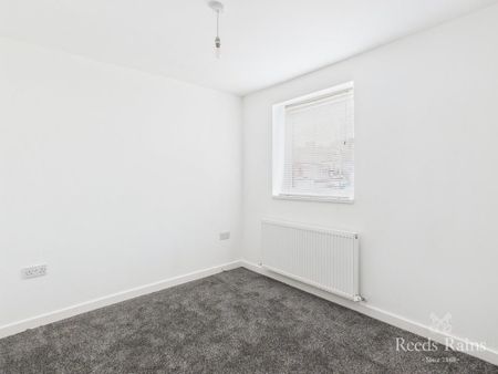 4 bedroom detached house to rent - Photo 3