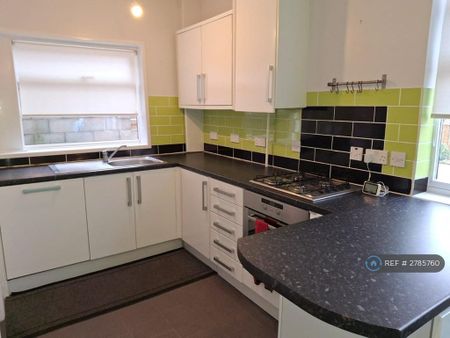 3 bedroom semi-detached house to rent - Photo 2
