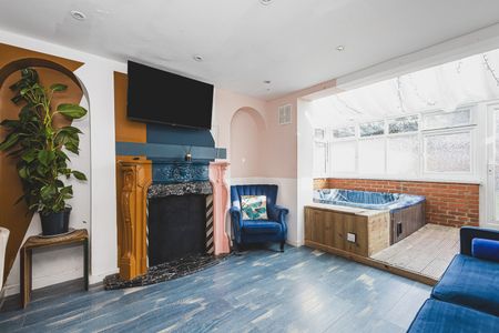 3 Bed Terraced House, Cable Street, E1W - Photo 3