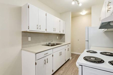 2 Bedroom - Photo 3