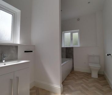 3 bedroom semi-detached house to rent - Photo 5