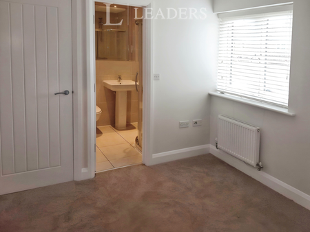 3 bedroom end of terrace house to rent - Photo 5