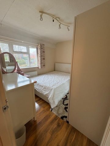 3 Bed Semi-Detached House, Roker Close, NG8 - Photo 4