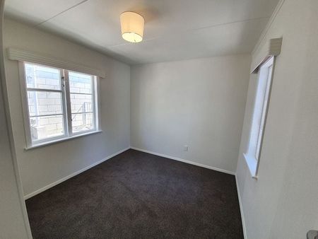 Spacious, Renovated 3 Bedroom Home – Ready to Move - Photo 5