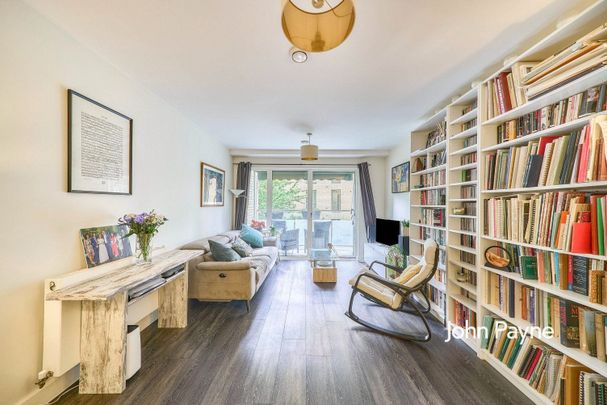 4 Peartree Way, London, SE10 - Photo 1
