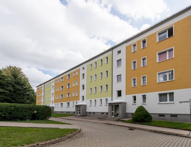 sonnige 2 Raumwohnung mit Dusche, großem Balkon und Blick in die Ferne - Photo 1