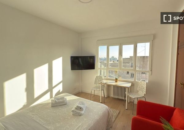 Calle del Conde Duque, Madrid, Community of Madrid 28015