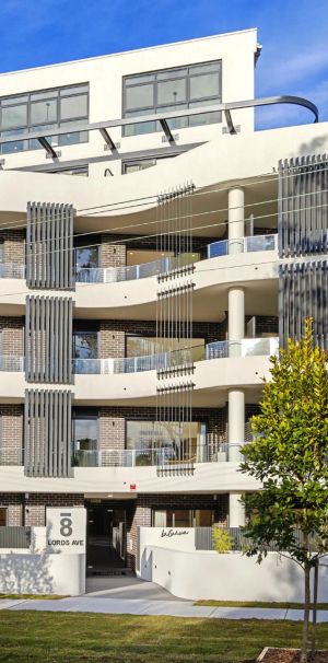 1 bedroom apartment located minutes away from Asquith Station - Photo 1