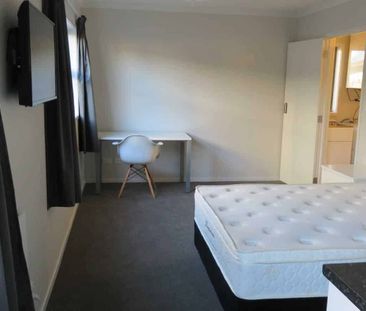 Fully Furnished Studio - Photo 5