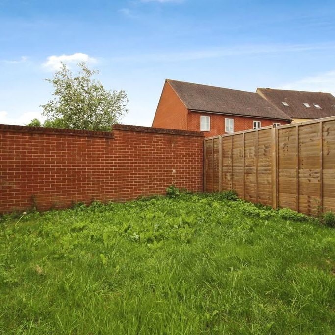 3 bedroom semi-detached house to rent - Photo 1