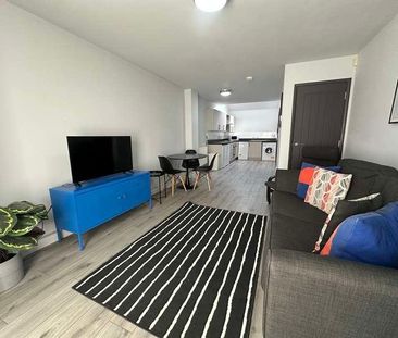 Gated Apartment // Bed // Aug, LN5 - Photo 1