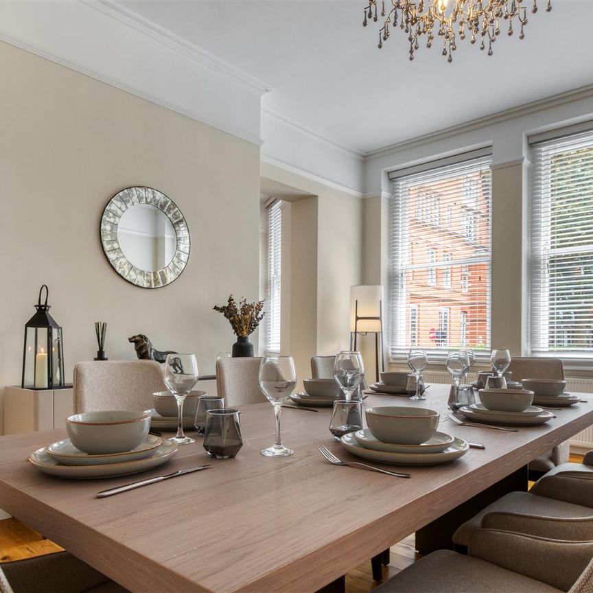 4 bed flat to rent in Kensington Court, London, W8 5 - Photo 1