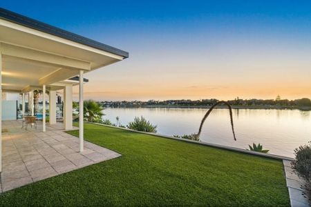 Prime lakefront location - Photo 3