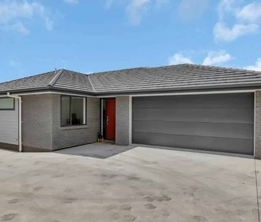 Lush Executive Living in Prime Central Location - Photo 5