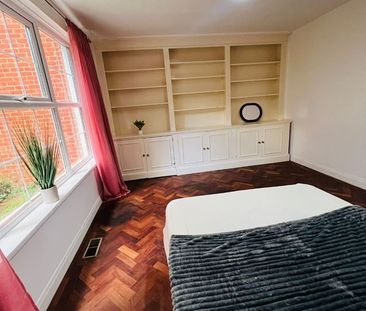 Room in a Shared House, Leeward Gardens, SW19 - Photo 4