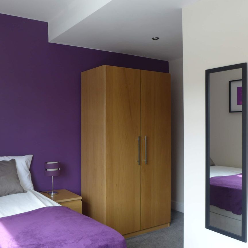 Stylish Double Room with Ensuite - Photo 1