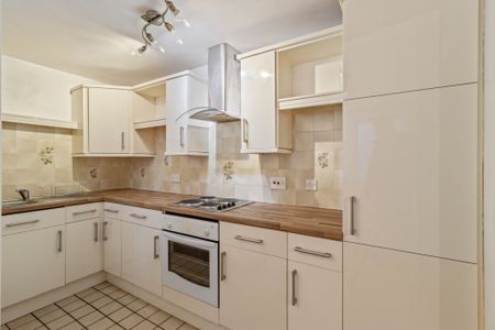 Higher Lane, Lymm - Photo 3