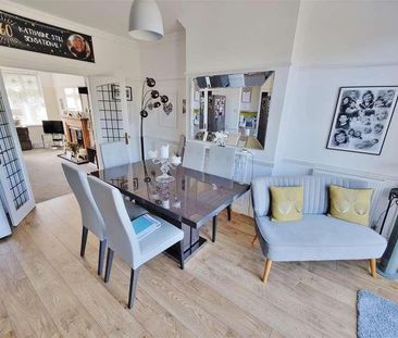 Yeovil Chase, Westcliff On Sea, Essex, SS0 - Photo 3