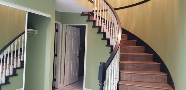 $3,000 / 3br – 1331ft2 – Conveniently located 3-bedroom UPPER-level home (QY13) (Burnaby) - Photo 1