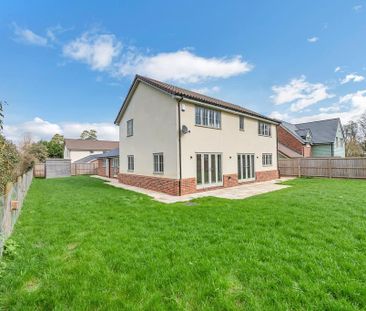 4 bedroom detached house to rent - Photo 3
