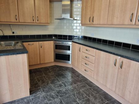 3 bedroom semi-detached house to rent - Photo 4