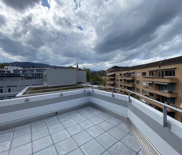 Gemütliche Attikawohnung mit grosser Terrasse - Photo 1