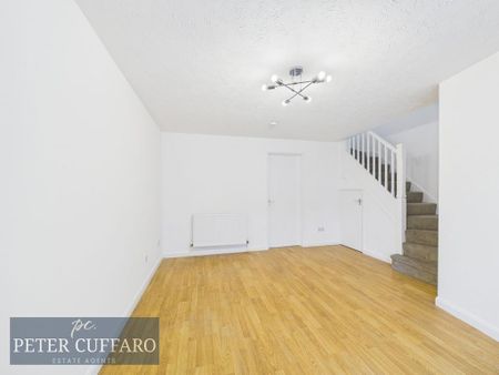 3 bedroom end of terrace house to rent - Photo 2