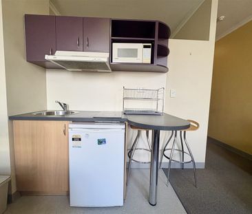 Part-furnished 1-Bedroom Apartment in the Heart of the City - Photo 5