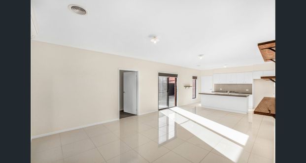 Modern Townhouse in Prime Location - Photo 1