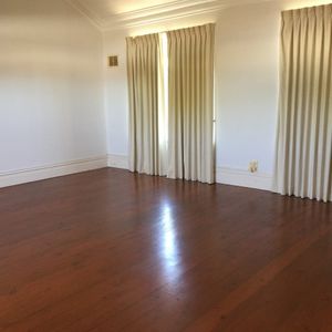 STUNNING 1x1 (PLUS LOFT/BEDROOM) IN GREAT LOCATION - Photo 2