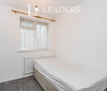 3 bedroom house to rent Badgers Walk, Burgess Hill, RH15 - Photo 4