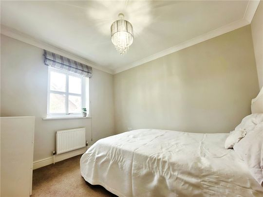 Armstrong Road, Englefield Green, Egham, Surrey, TW20 0RW - Photo 1