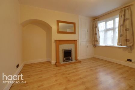 3 bedroom semi-detached house to rent - Photo 3